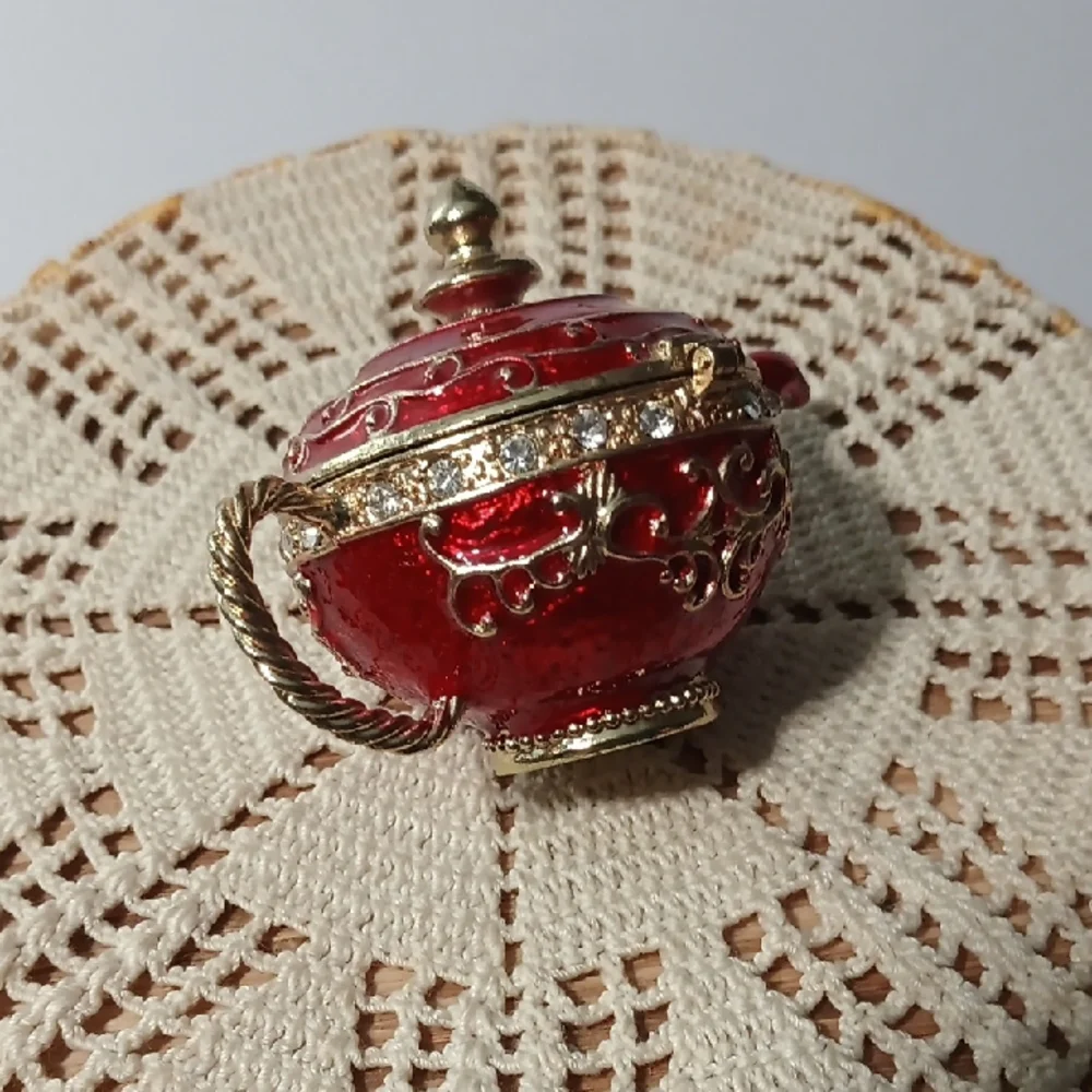Elegant Red and Gold Teapot Brooch